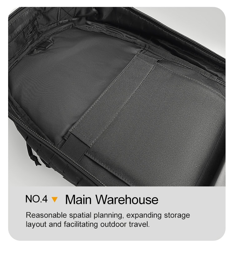 Detail of the spacious main warehouse of the "Ghost" backpack, showing the padded laptop compartment for protecting sensitive equipment.