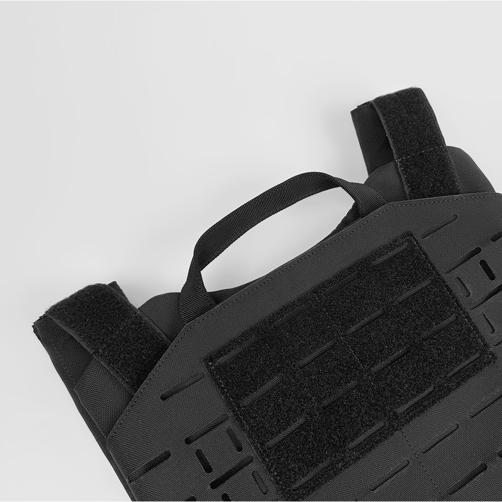 Detail of the "Spartan" plate carrier's reinforced rescue drag handle, a critical safety feature for emergency extraction of personnel.
