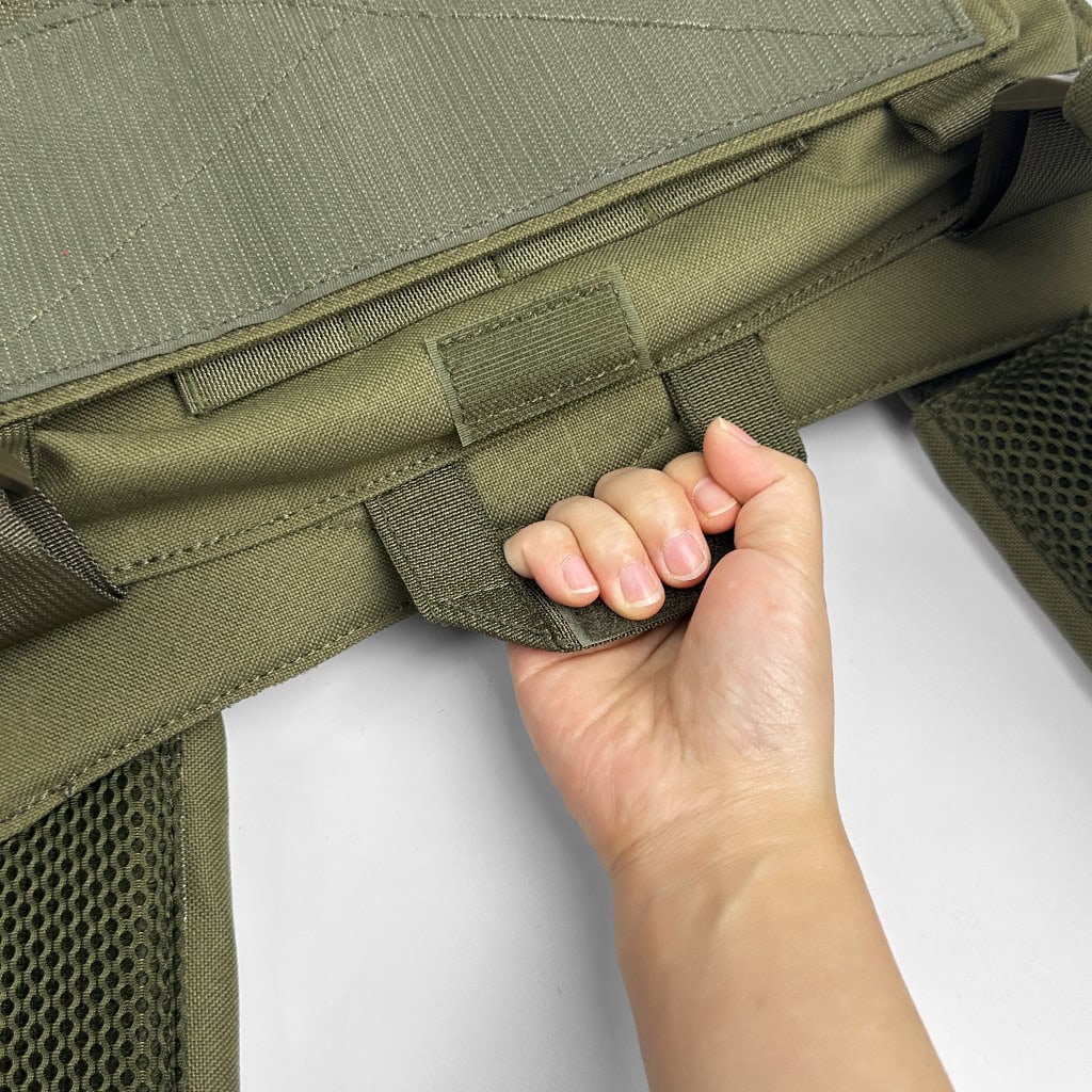 Detail of the JPC MOLLE Plate Carrier's reinforced rescue drag handle, a critical safety feature for emergency extraction of personnel.