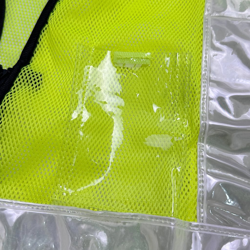 Close-up of the transparent chest pocket and ID card holder on the ANSI Class 2 safety vest, a key feature for site access and efficiency.
