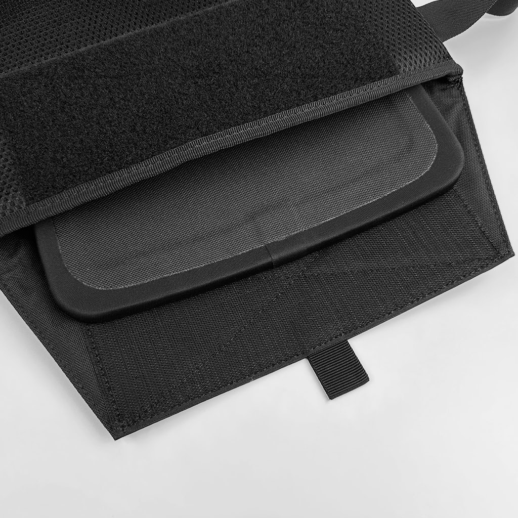 Detail of the internal pocket on the Agile 6094 lightweight plate carrier, securely holding a hard armor protective plate.