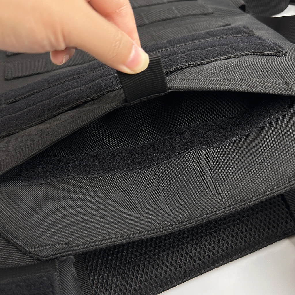 Detail of the internal pocket on the Agile 6094 lightweight plate carrier, securely holding a hard armor protective plate.