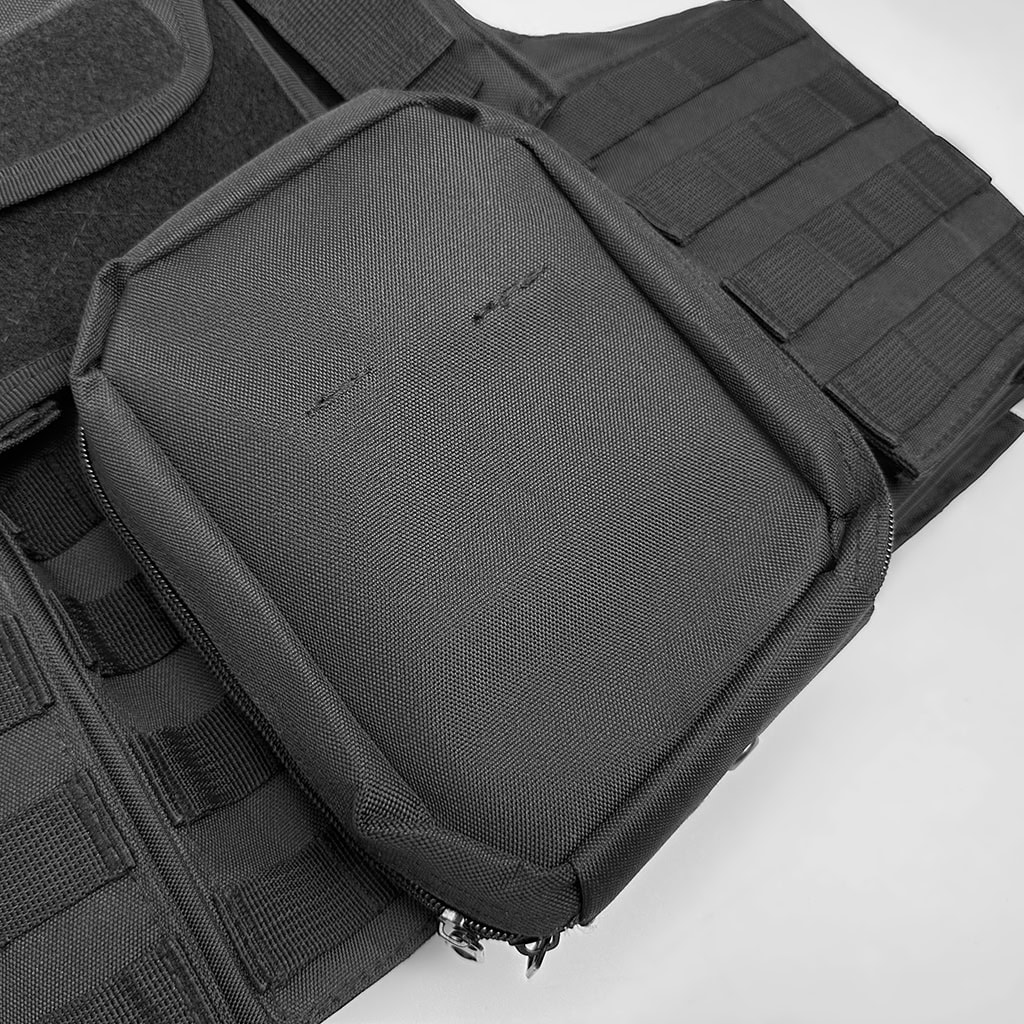 Detail of the detachable medical kit (IFAK) included with the 6094 modular plate carrier system, made from durable Oxford fabric.