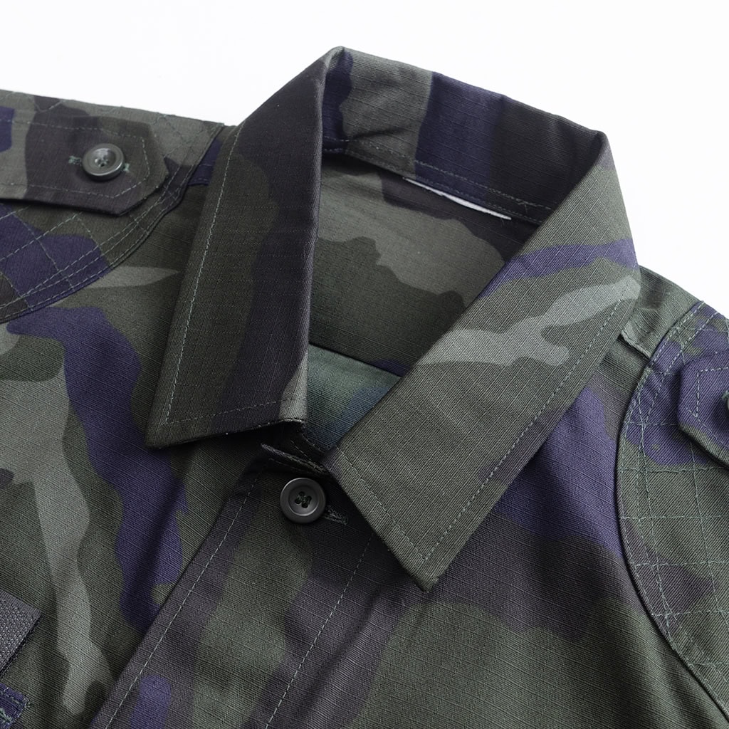 Close-up of the traditional buttoned collar on the custom Malaysian camo security uniform jacket.