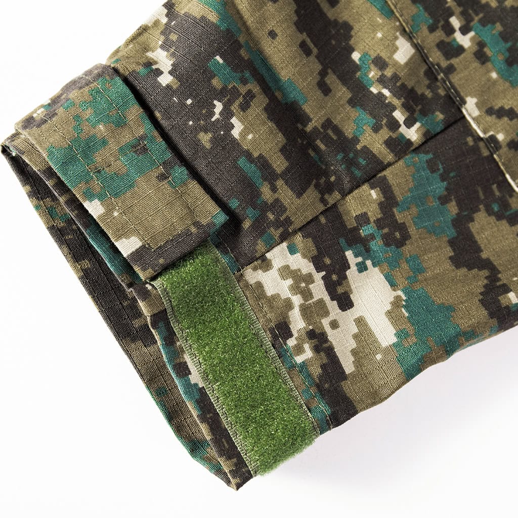 Detail of the adjustable velcro cuff on the sleeve of the custom jungle digital long sleeve combat shirt.