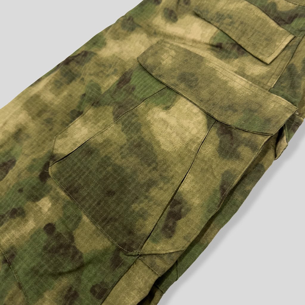 Close-up of the large cargo pocket on the custom ATACS G2 combat uniform trousers.