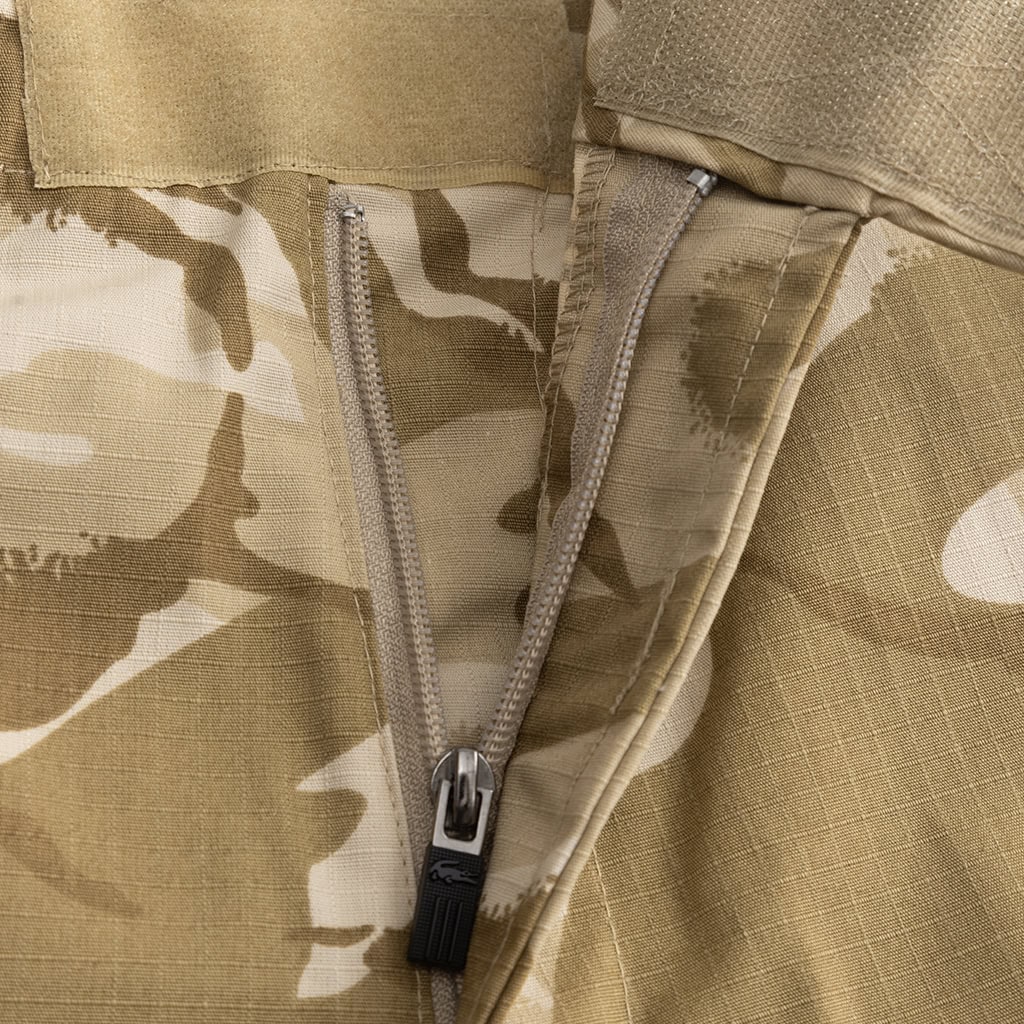 Detail of the zipper on the custom British desert camo G2 combat shirt, showing the durable pull tab.