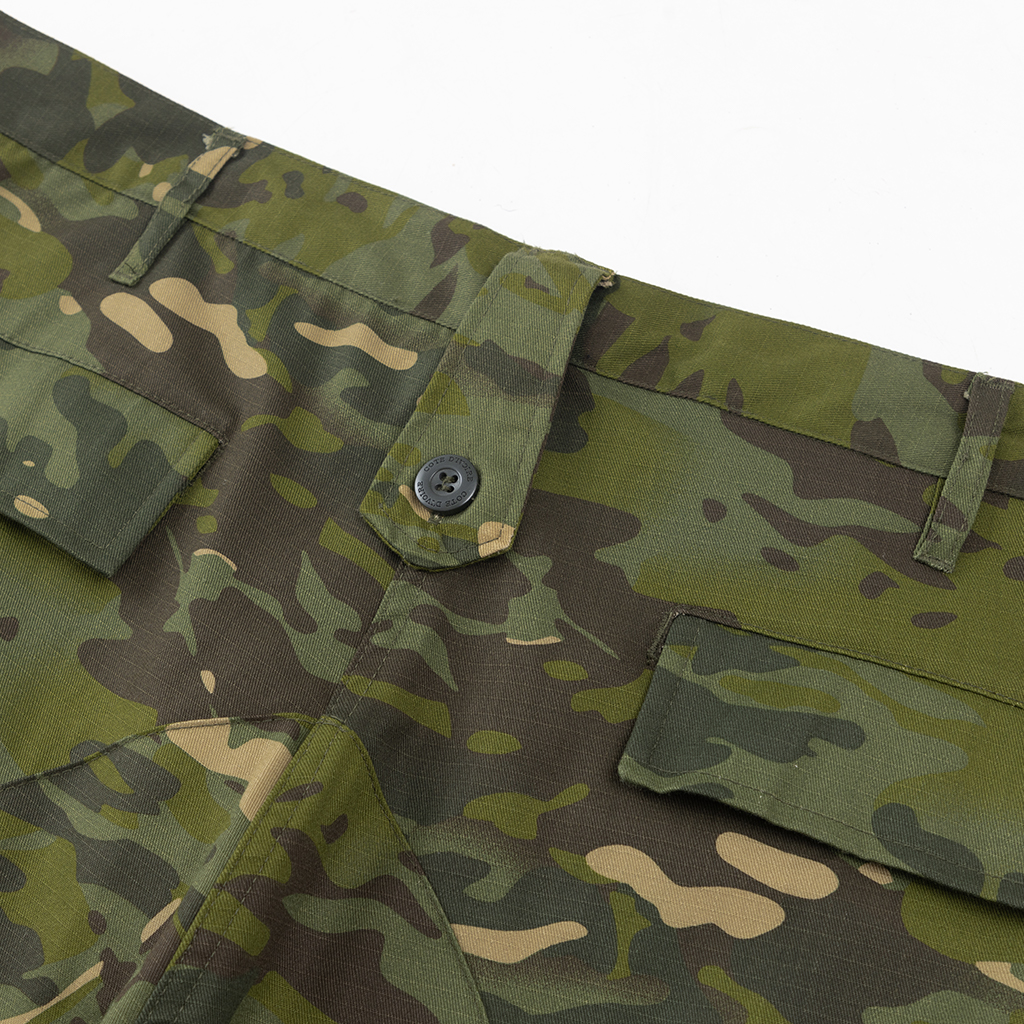 Combat uniform arm pocket and chest pocket detail