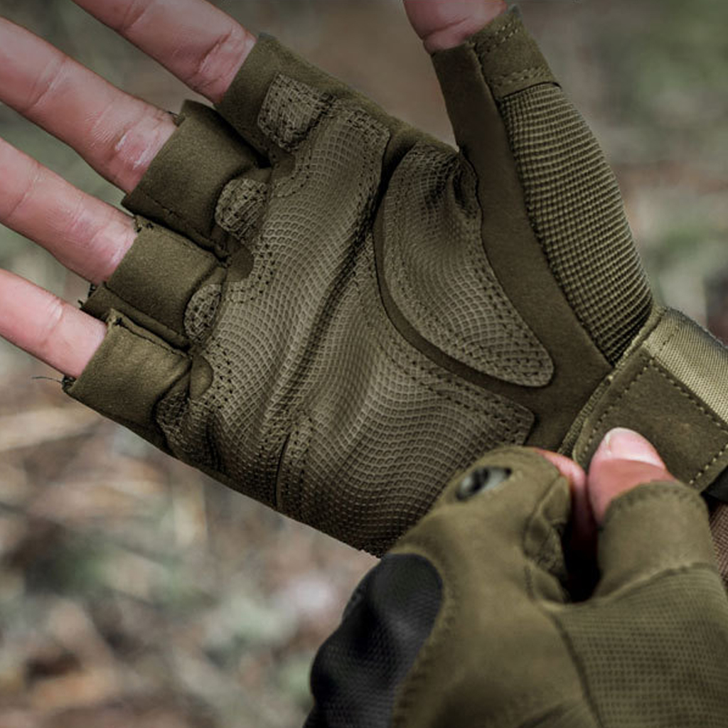 Half finger tactical gloves anti-slip palm and shock absorption close-up